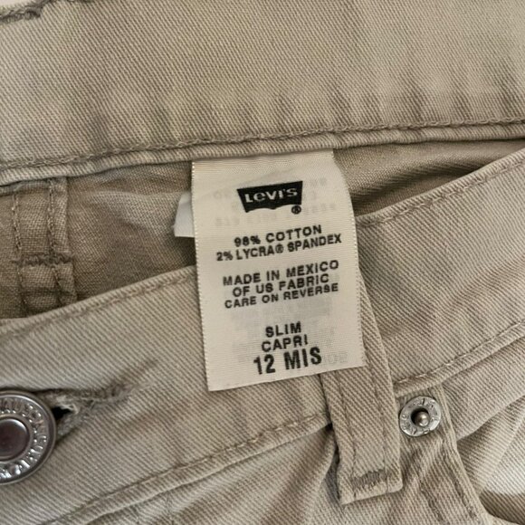Levi’s Women’s Slim Capri Pants – Size 12 MIS (Beige/Khaki) - Picture 6 of 7